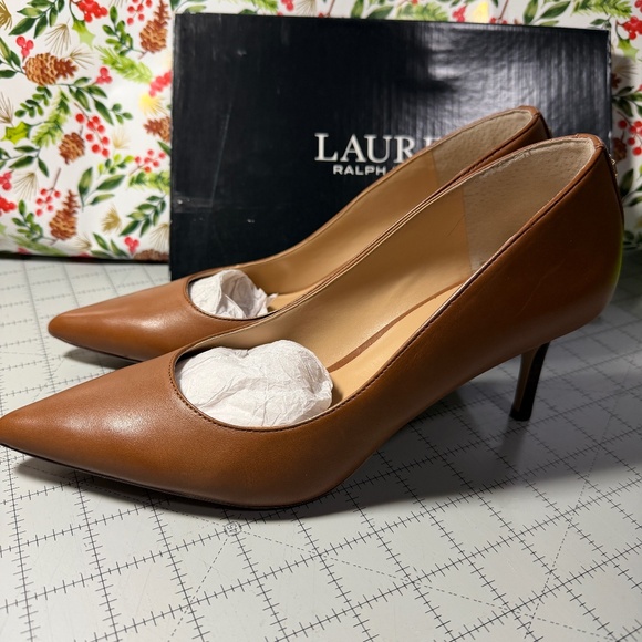 Ralph Lauren Lanette Tan Pointed Toe 2.75 in Heels 8.5M Never Used WITH BOX - Picture 1 of 5